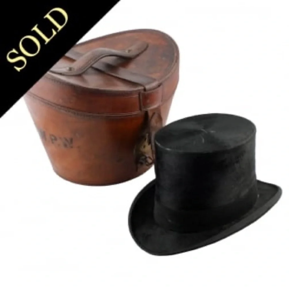 Authentic LEATHER Top🎩 Oval Box,Buckle Lock&Key Carryin Case Luxe Velvet Lined